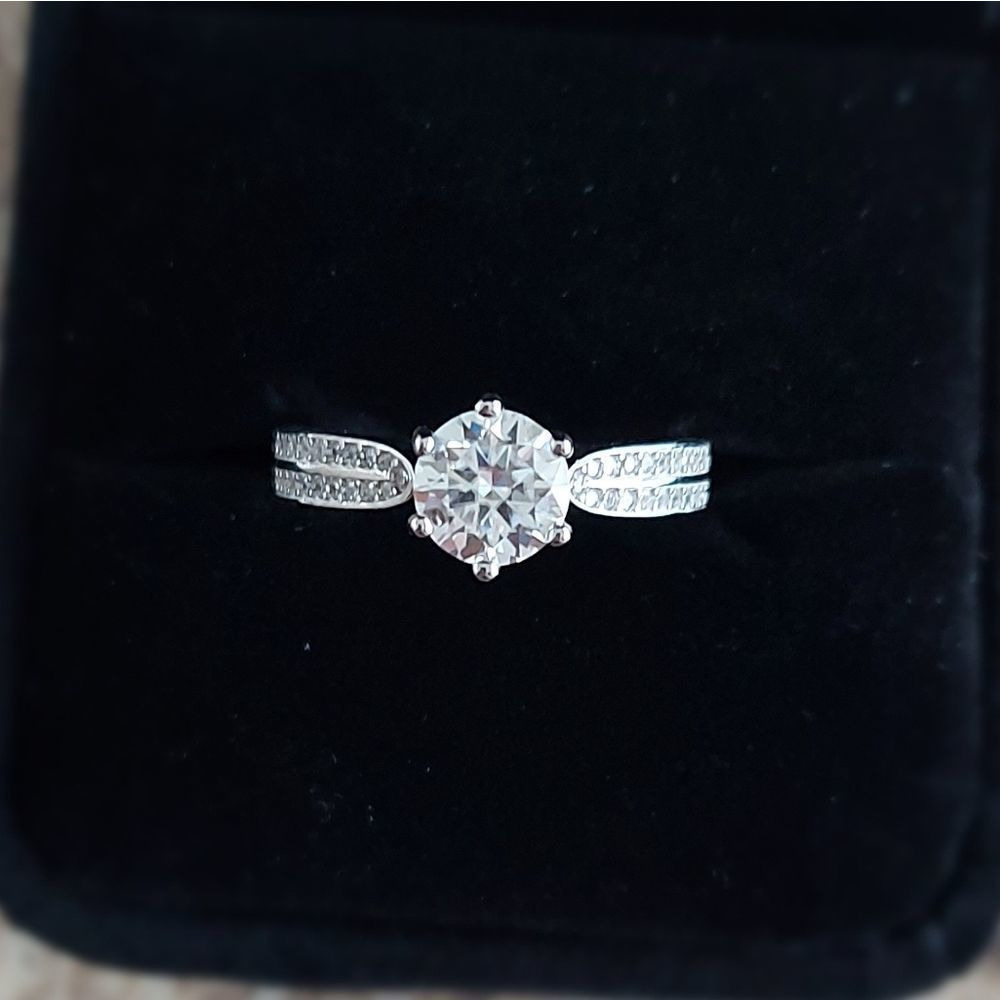 1 Carat Round Moissanite 925 Silver Ring